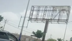 تمزيق صورة كبيرة لقيادي حوثي في محيط معسكر الخرافي بصنعاء