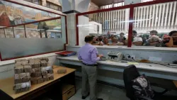 الحوثيون يتخذون إجراءات لنهب أموال المودعين في البنوك الواقعة بمناطق سيطرتهم