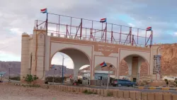 عودة رفع أعلام الانفصال في نقاط عسكرية في شبوة تثير جدلاً واسعاً