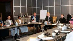 الحوثي يبيع “وهم التفاهم” بانتظار حرب إيران