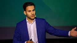 هاشم الغيلي.. من مزارع يمني إلى شهرة عالمية في تبسيط العلوم