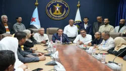 ألف ريال سعودي حافزًا شهريًا لعودة مؤسسات الانتقالي المنحل