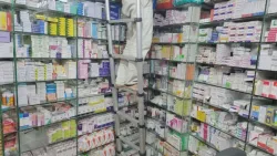 السلطات الصحية تُلزم مصانع ومستوردي الأدوية بتثبيت السعر الرسمي على العبوات في عدن
