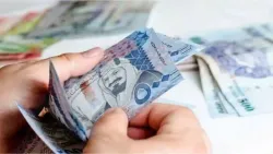 عامل في محل صرافة بعدن يلتهم نحو 150 ألف ريال سعودي.. وعند التحقيق كانت المفاجأة