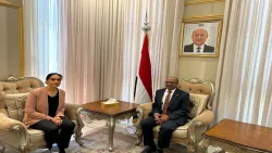وزير النفط والمعادن يبحث مع السفيرة البريطانية تعزيز التعاون المشترك ودعم الاستثمارات في قطاع الطاقة