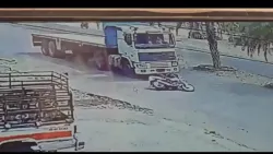 نجاة سائق دراجة نارية من حادث دهس مروع في الحديدة